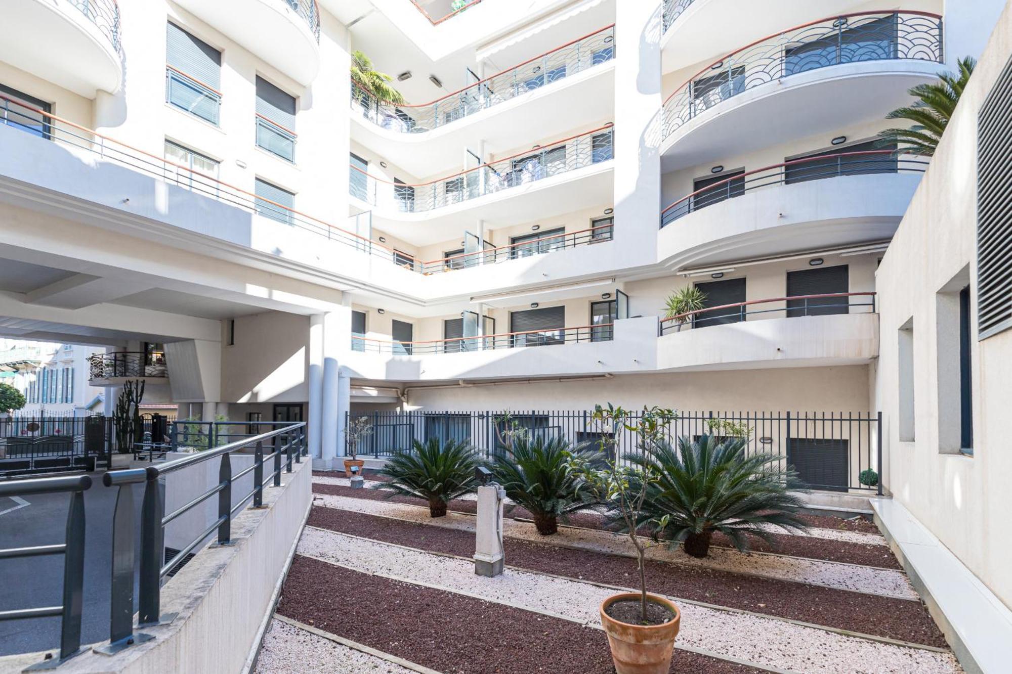 Nice 1 Bedroom downtown Carré d'Or with garage Exterior foto