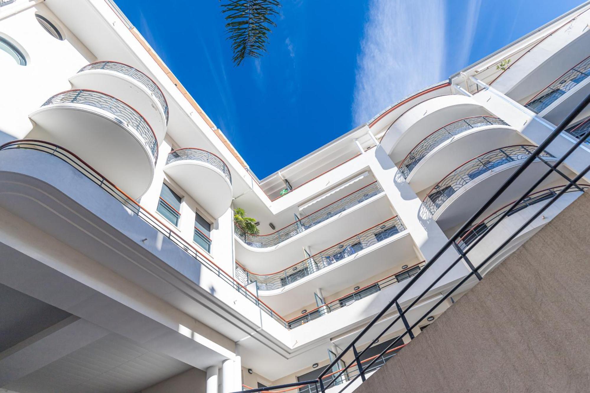 Nice 1 Bedroom downtown Carré d'Or with garage Exterior foto